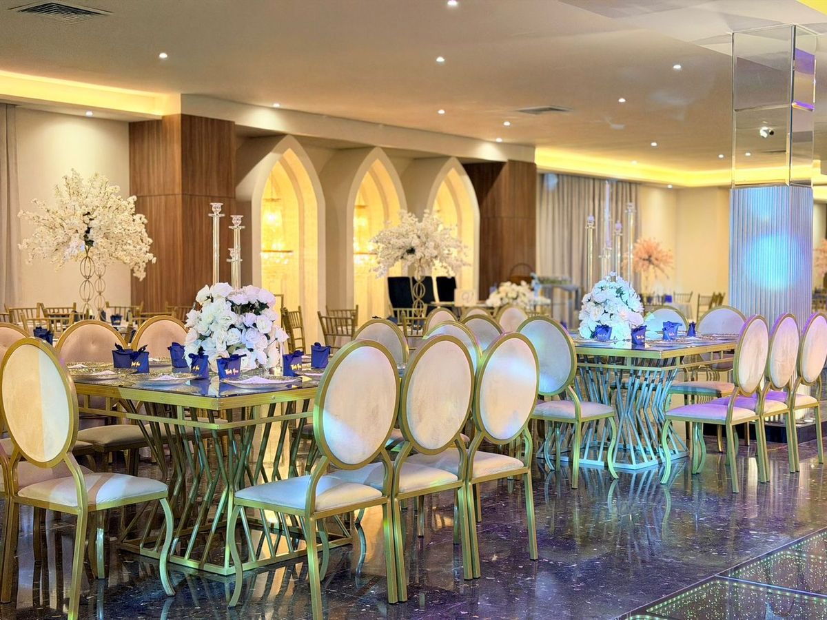 Salón Lux, montaje amplio