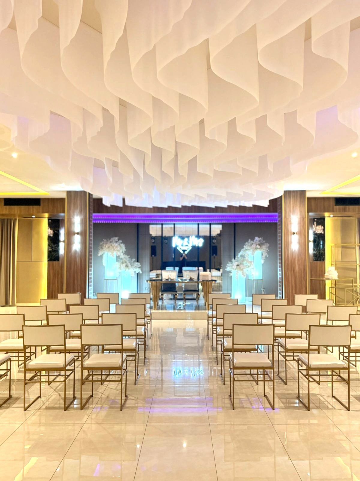 Salón Veria, mesa de honor con arcos